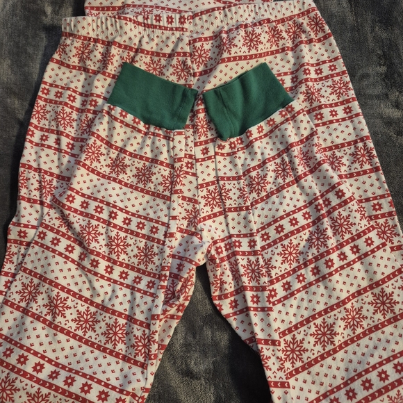 Cozy Carter's Medium Christmas Pajama Set – Perfect for Holiday Cheer! - Picture 12 of 13